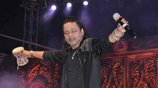 Kailash Kher flout covid guidelines at Kumbh mela