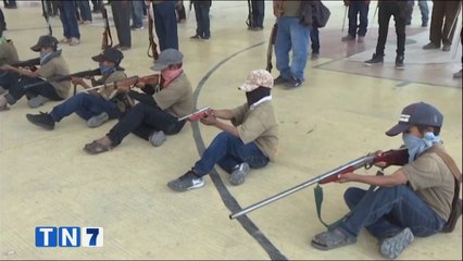Poblado mexicano arma a los niños para defenderse del narco
