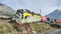 Adana’da yük treni raydan çıktı