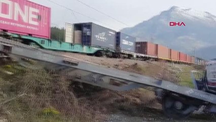 Adana' da yük treni raydan çıktı; 2 makinist yaralı