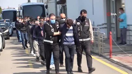 Son dakika haberi... Silah kaçakçılığından gözaltına alınan 20 zanlı adliyeye sevk edildi