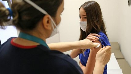 Sinovac aşısının etkili olması için 3 hafta boyunca beklenmesi gerekiyor