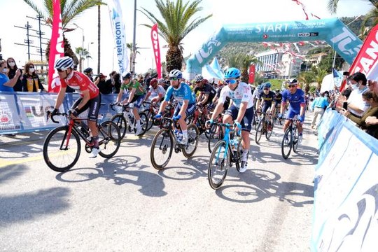 Cumhurbaşkanlığı Türkiye Bisiklet Turu Alanya-Kemer etabının startı verildi