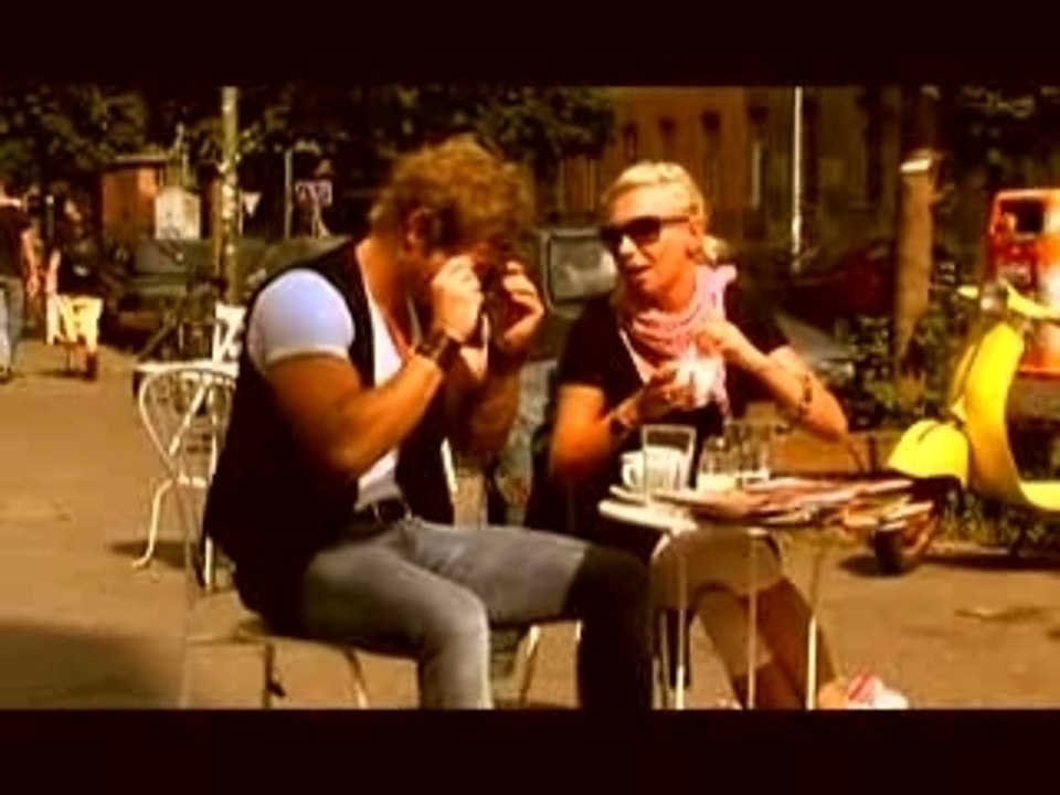 Halt die Klappe, Folge 1: Gemeinsam Kaffeetrinken