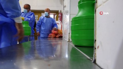 - El Halil’deki İbrahim Tekkesi’nde yoksullara iftar yemekleri dağıtılıyor