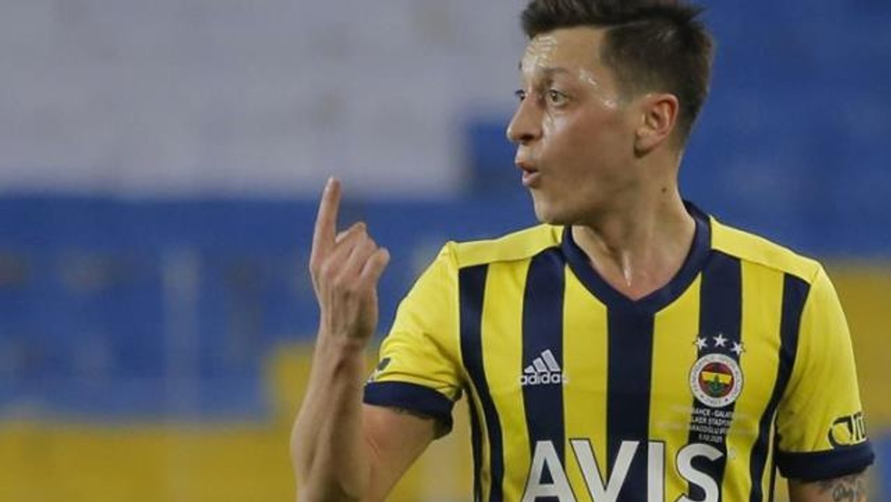 İngiliz basınından Mesut yorumu: "Arsenal'dan gitti ama dürüst olalım Fenerbahçe kabus oldu"