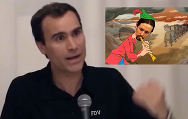 Fernando Díaz Villanueva sacude un tremendo palo a un estudiante progre