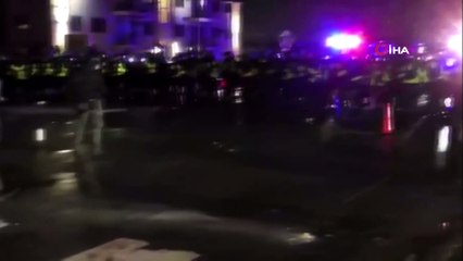 - ABD'de siyahi gencin ölümünün ardından tansiyon düşmüyor- Polis ile protestocular arasında çatışmalar devam etti: 60'tan fazla gözaltı
