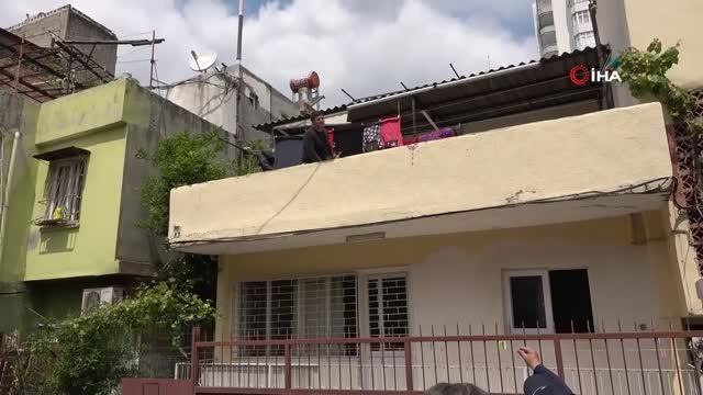 Çocuğunu damdan atmaya çalıştı, çocuğun babacığım yapma feryadı yürekleri yaktı