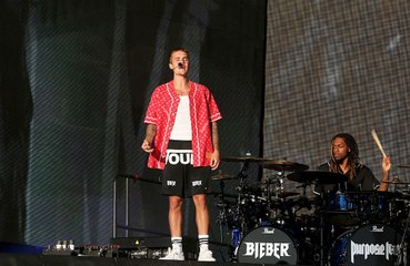 Justin Bieber diz que seguranças checavam seu pulso à noite devido ao vício em drogas