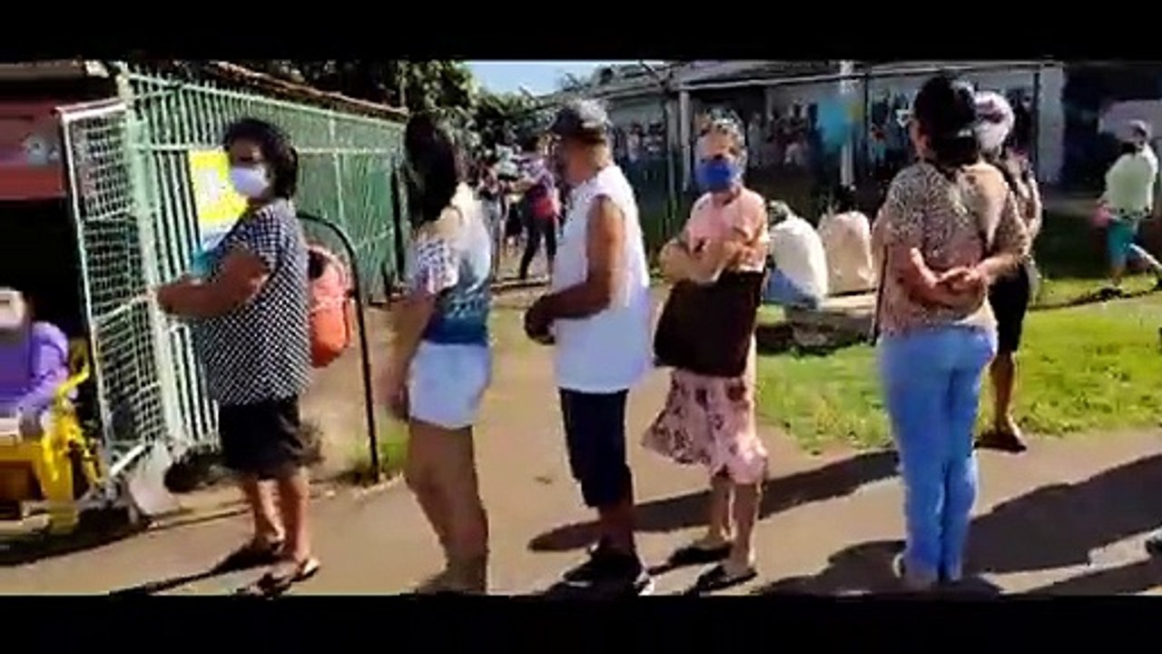 Postos de vacinação contra covid-19 em Samambaia Norte e Planaltina  têm longas esperas nesta manhã
