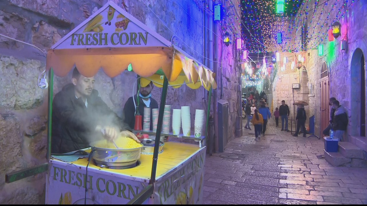 Muslims mark first night of Ramadan with Al-Aqsa Mosque prayers