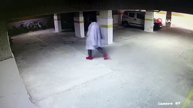 Otoparkta gözüne kestirdiği bisikleti böyle çaldı