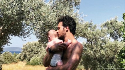 Amir partage une vidéo de son fils en train de chanter à croquer