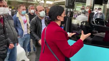 Ayvansaray’da yolculardan ‘gelmeyen otobüs’ tepkisi