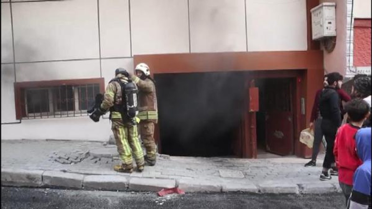 AVCILAR'DA AYAKKABI İMALATHANESİNDE YANGIN ÇIKTI