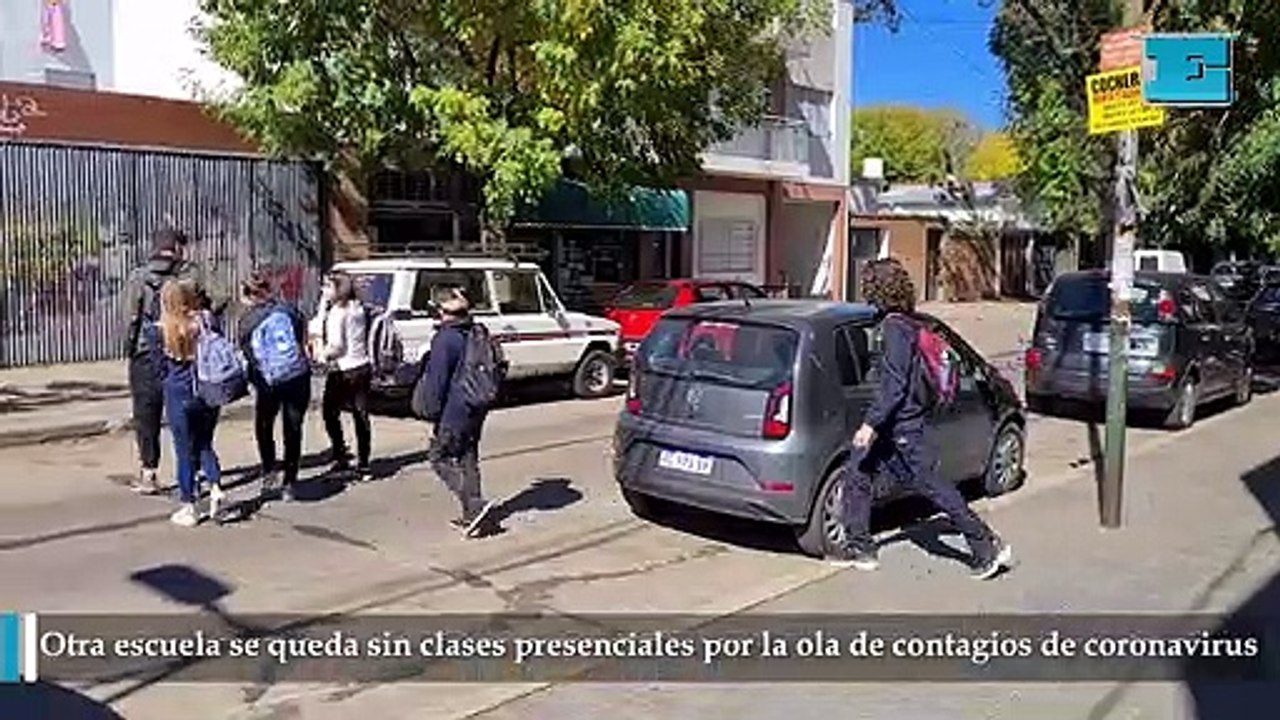 Otra escuela se queda sin clases presenciales por la ola de contagios de coronavirus