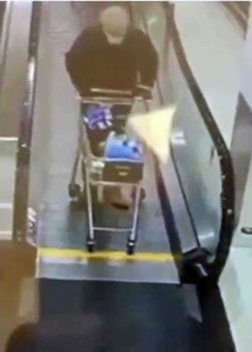 Petit bouchon sur un escalator...