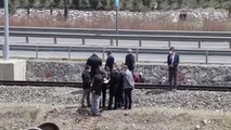 Yük treni, itmek için yaklaştığı arızalı trene çarptı, 2 makinist yaralandı (5)