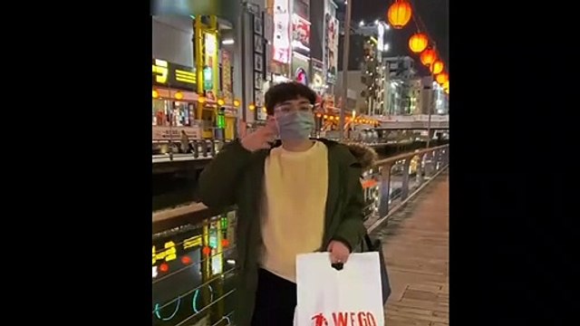 Dòng sông giữa trung tâm thành phố ở Nhật Bản đen ngòm