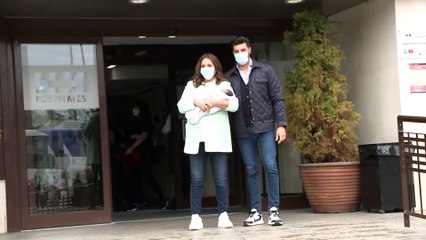 Paula Echevarría y Miguel hacen a su pequeño socio del Real Madrid