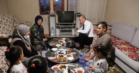 Cumhurbaşkanı Erdoğan, bir vatandaşın evinde iftar yaptı
