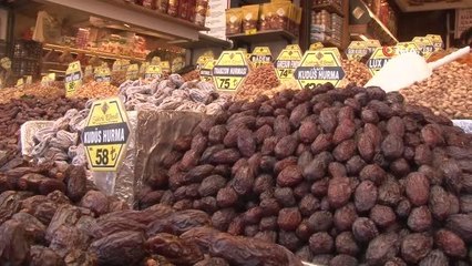 Eminönü'nde en pahalı hurmanın tanesi 5 TL