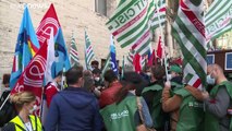 Roma, protesta dei lavoratori di Alitalia e del comparto aereo