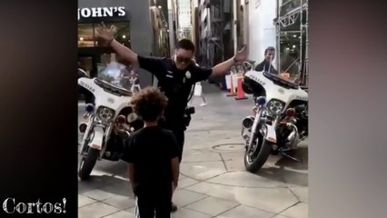 INCREÍBLE lo que hace ÉSTE POLICIA!‍‍♂️