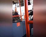 İlginç görüntü! Otobüs şoförü yolculara talimatlar yağdırdı