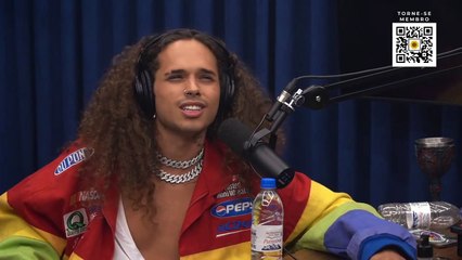 Vitão comenta sobre as perseguições que sofre na internet (meu casal) | FragmentosFlow