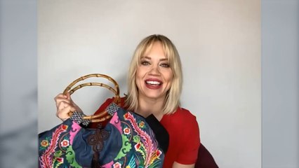Famous American singer Kimberly Wyatt and inheritor of Miao Embroidery Shi Shunlian