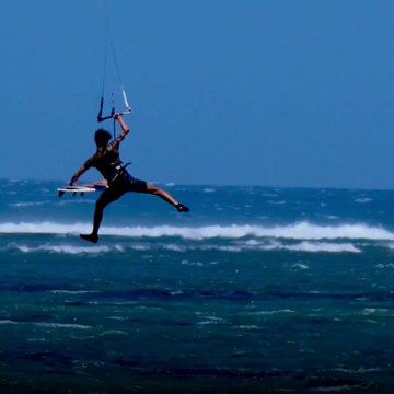 Charly Martin, jeune prodige du kitesurf réunionnais