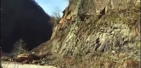 Rize'de heyelan anı kameraya yansıdı