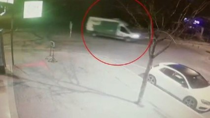 Beylikdüzü'nde 2 iş yerinden hırsızlık yapan şüpheli kamerada