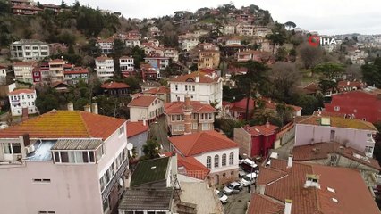 İstanbul'un simgelerinden olan 447 yıllık güneş saatli minare dikkat çekiyor