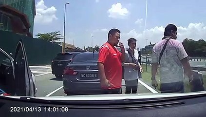 Carjacking in KL foiled by fellow motorists, suspect detained (Part 2)