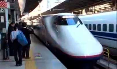 La increíble coreografía para limpiar en siete minutos el "Tren bala" japonés