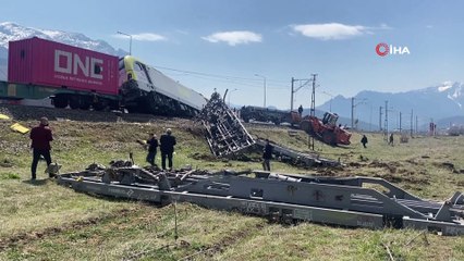 Tren yolundaki enkaz kaldırıldı, seferler yeniden başladı