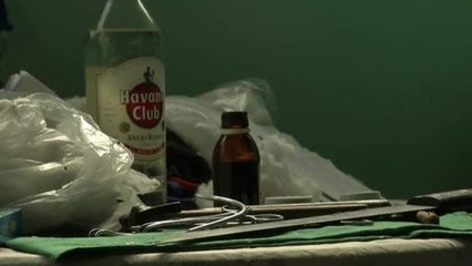 Un curandero cubano dice sanar cualquier tipo de dolencia con su machete