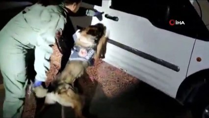 Park halindeki araçta 51 kilo 561 gram eroin ele geçirildi