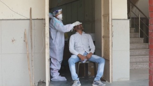 La India supera por primera vez los 200.000 casos diarios de coronavirus