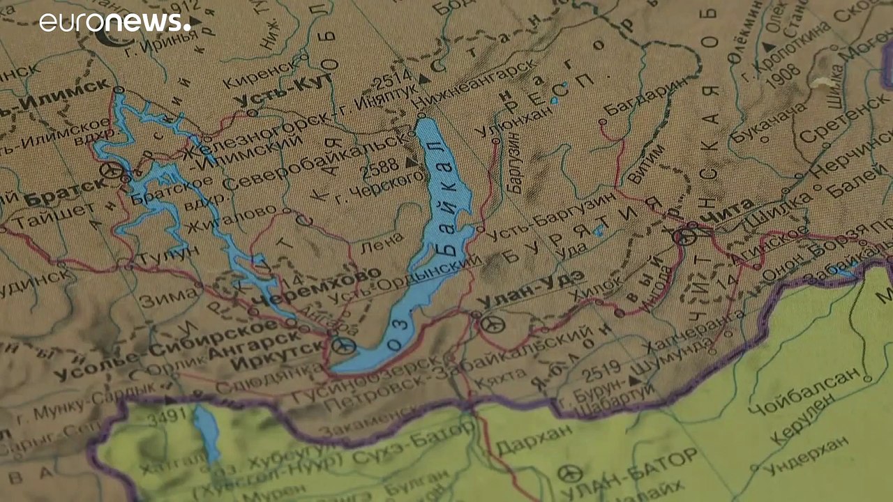 Ganz allein: 80-Jährige auf Schlittschuhen über den Baikalsee