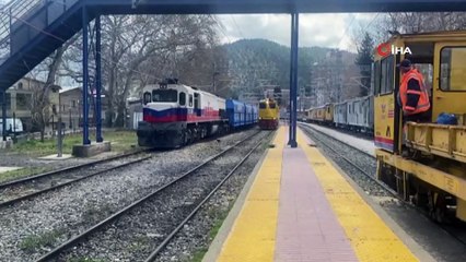 Tren yolundaki enkaz kaldırıldı, seferler yeniden başladı