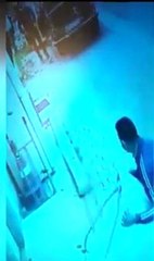 Ataşehir'de buzdolabı hırsızlığı kamerada