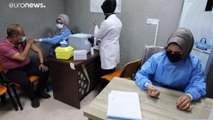 شاهد: العراقيون يتلقون جرعات من لقاح فايزر-بايونتيك المضاد لكوفيد-19
