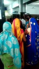 JP अस्पताल में मरीज की मौत के बाद हंगामा, ड्यूटी डॉक्टर के केबिन में घुसे, स्टूल फेंककर मारने की कोशिश की