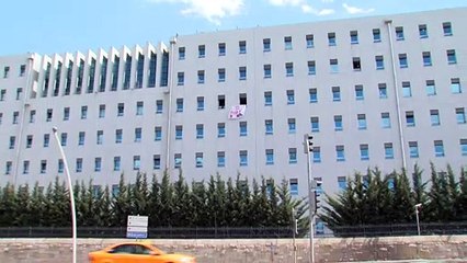 Flaş gelişme... TBMM'ye ‘128 milyar dolar nerede?’ afişi asıldı