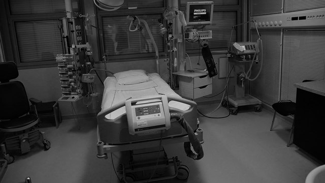 100 000 morts du Covid-19 en France : pourquoi le bilan de cette épidémie est si lourd