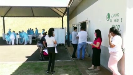 Testagem em massa é realizada com professores e alunos no Riviera